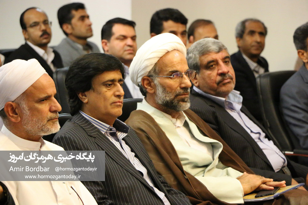 گزارش تصویری : نشست اعضای ستاد دکتر روحانی با استاندار هرمزگان