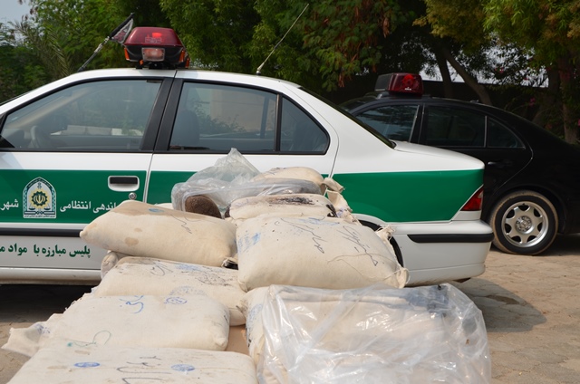 انهدام باند قاچاق مواد مخدر با کشف ۴۰۰ کیلو تریاک