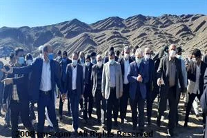 بازدید معاون رئیس جمهور و استاندار هرمزگان از طرح آبرسانی از سد سهران به شهر گوهران و ۵۷ روستای شهرستان بشاگرد