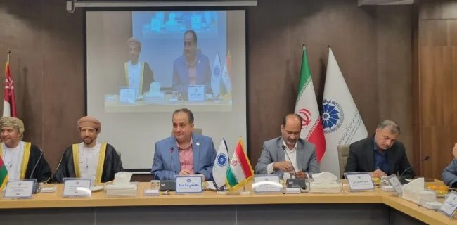 بین استان هرمزگان و کشور عمان پیوندهای اجتماعی و فرهنگی عمیق و ریشه داری وجود دارد