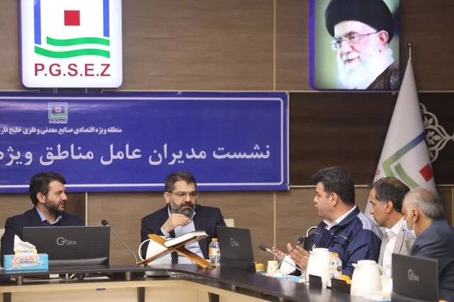 باید مردم از منافع مناطق آزاد منتفع شوند/جذب سرمایهگذار خارجی باید پیگیری شود