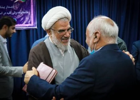 مسئولان پذیرای نقد و تلنگر دلسوزان انقلاب اسلامی باشند
