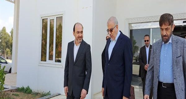 وزیر نفت به منظور بهره‌برداری و کلنگ‌زنی‌ از چند پروژه مهم وارد بندرعباس شد