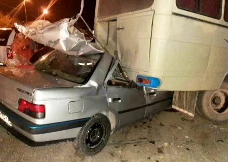 تصادف پژو و مینی بوس ۱۹ مصدوم بر جا گذاشت