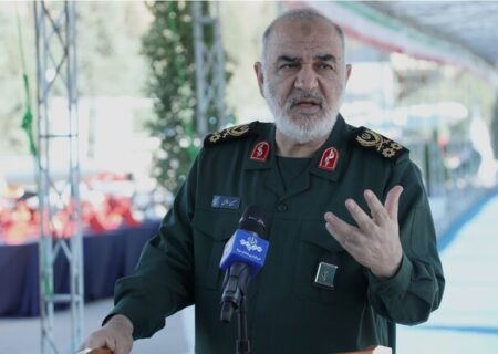 مقابله مردم با شدت اقدامات دشمنان شگفت‌انگیز است