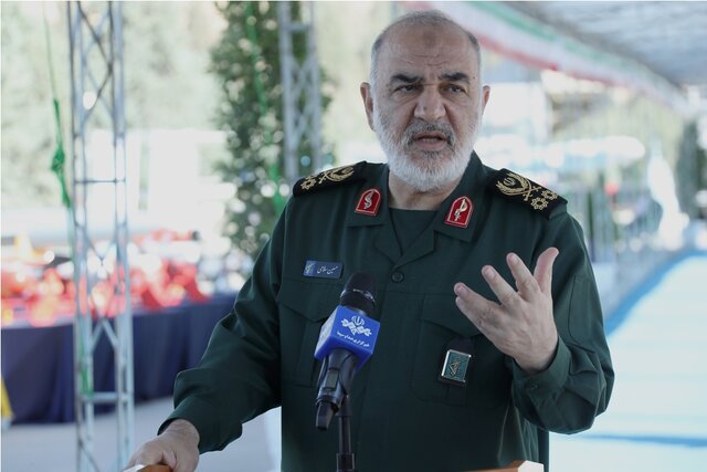مقابله مردم با شدت اقدامات دشمنان شگفت‌انگیز است