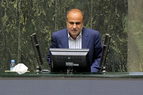 انتقاد نماینده میناب از صفهای بنزین