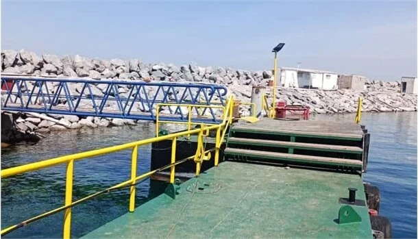 تعمیر اساسی و نصب اسکله فلزی شناور در بندرگاه ابوموسی