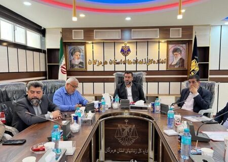 دادستان مرکز استان هرمزگان:
                                افزایش ۲۰۰ درصدی جذب کمک‌های مردمی توسط انجمن حمایت از زندانیان بندرعباس