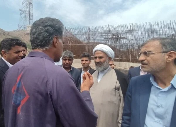 رئیس کمیسیون اصل نود مجلس شورای اسلامی:
مسائل جزیره بوموسی با حضور معاون اول رئیس جمهور بررسی میشود