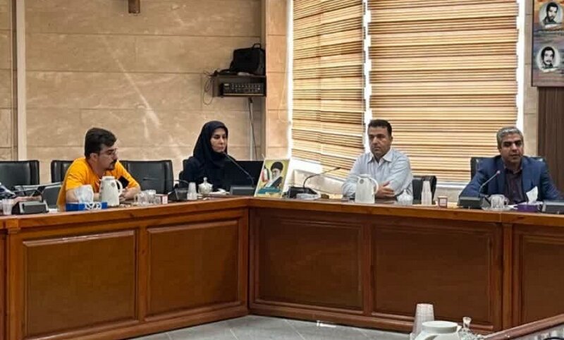 مدیرکل شیلات استان هرمزگان:
                                شیلات عرصه گسترده‌ای برای فعالیت‌های علمی و اشتغال دانشجویان است