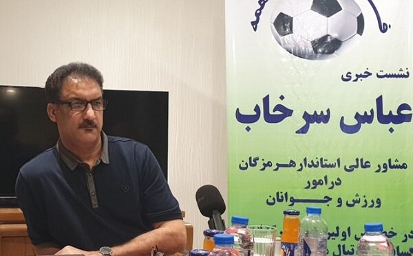مشاور عالی استاندار هرمزگان:
                                جام فوتبال محلات، ورزش هرمزگان را متحول خواهد کرد