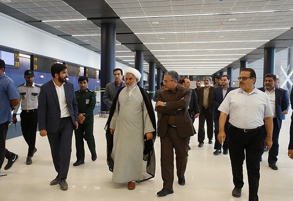 نماینده ولی فقیه در استان هرمزگان:
                                مجموعه فرودگاهی کیش باید در سطح بین المللی تأثیرگذار باشد