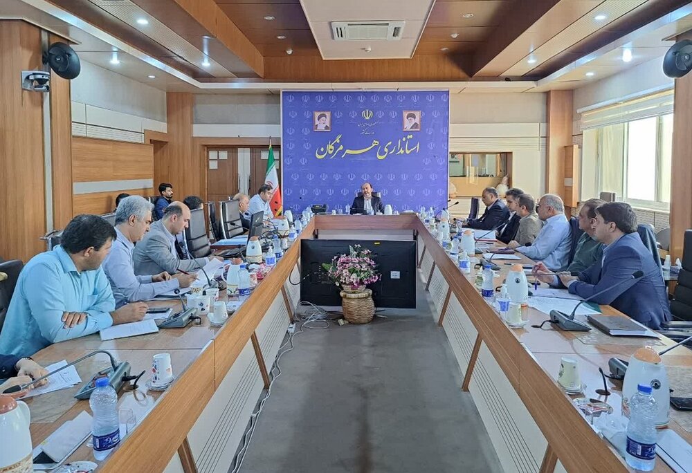 استاندار هرمزگان:
                                نباید درآمد حاصل از مولدسازی به سمت پروژه‌های غیر ضروری برود