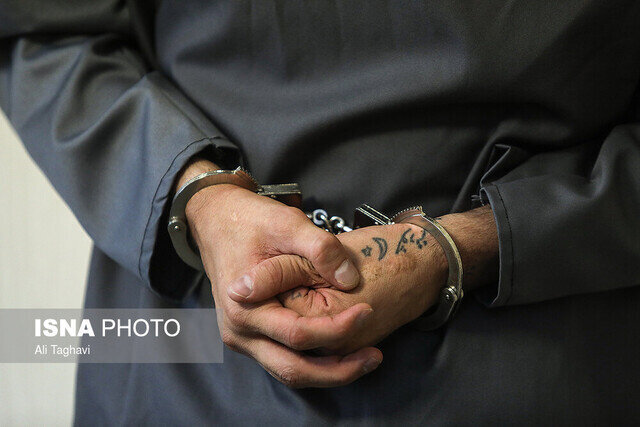 دستبند پلیس بر دستان دندان پزشک قلابی در میناب