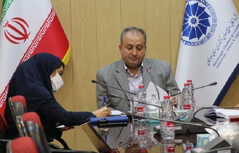 رئیس اتاق بازرگانی و صنایع و معادن هرمزگان:
                                شرکت‌های بزرگ اقتصادی هرمزگان، کارت بازرگانی‌شان را از استان بگیرند