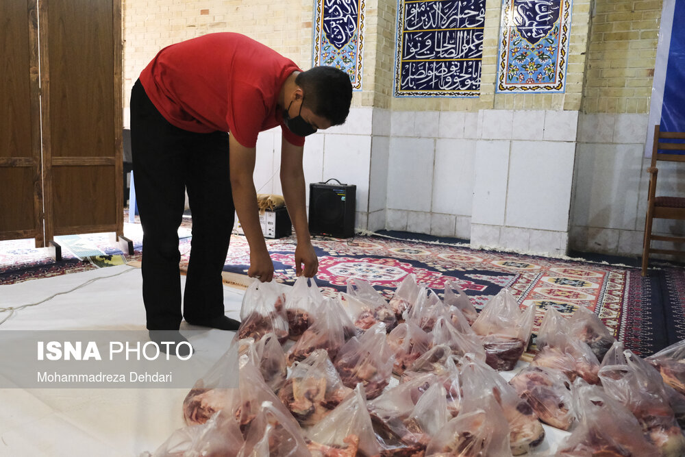 رئیس اداره نظارت بر بهداشت عمومی هرمزگان خبرداد
                                نظارت ۳۹ گروه دامپزشکی بر ذبح شرعی دام قربانی در هرمزگان