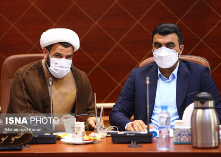 نایب رئیس شورای اسلامی شهر بندرعباس:
                                تغییرات مدیریتی در شهرداری بندرعباس به نفع شهروندان باشد