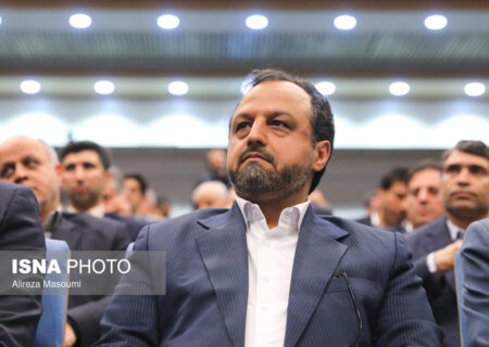 وزیر اقتصاد وارد بندرعباس شد