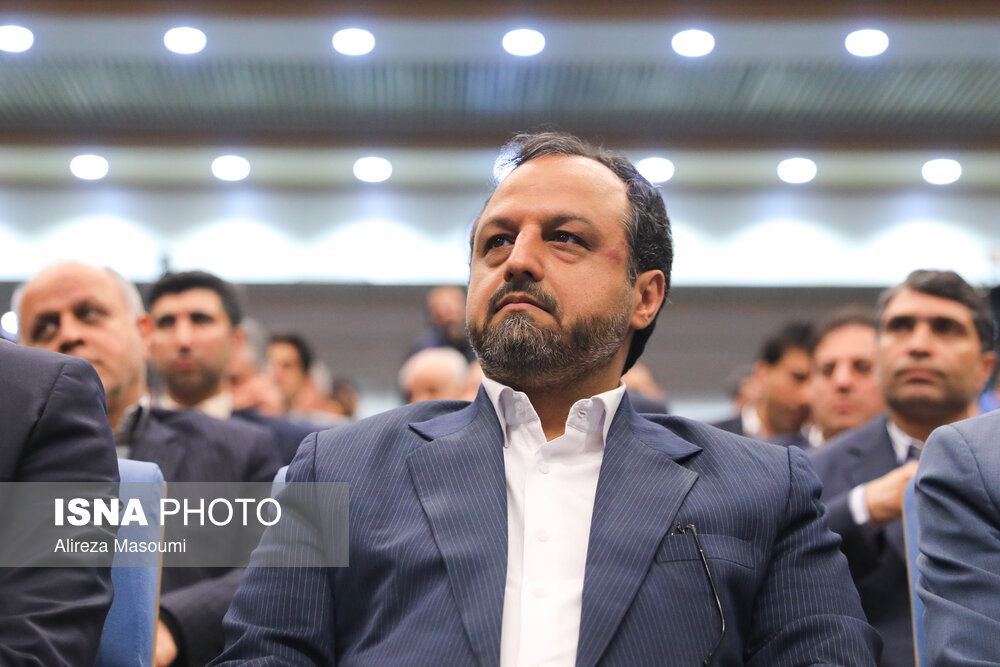 وزیر اقتصاد وارد بندرعباس شد