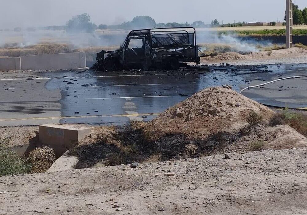 یک مسئول خبر داد:
                                قاچاقچیان با آتش زدن دو خودروی ۱۴ میلیاردی خود، متواری شدند
