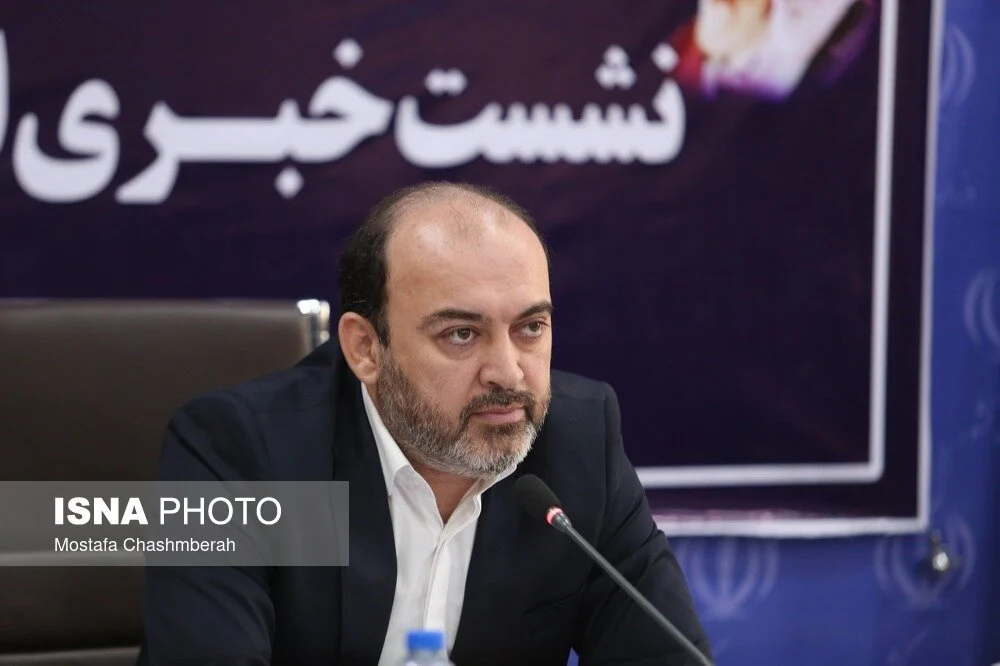 استاندار هرمزگان خبرداد
                                جذب نیرو در شرکت‌های وابسته به سازمان بنادر با اولویت نیروی بومی باشد