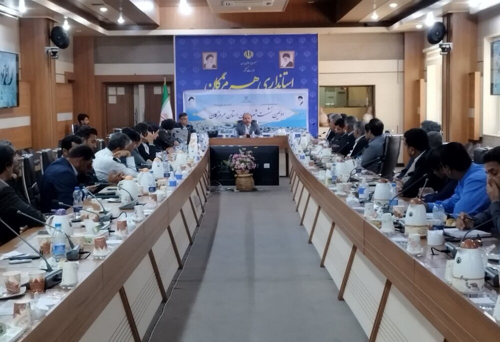 استاندار هرمزگان:
                                شهرداران با ساماندهی خورها، تهدید موجود را به فرصت تبدیل کنند