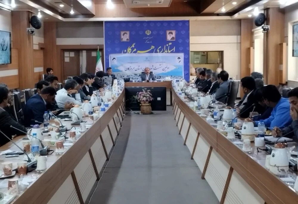 استاندار هرمزگان:
                                شهرداران با ساماندهی خورها، تهدید موجود را به فرصت تبدیل کنند