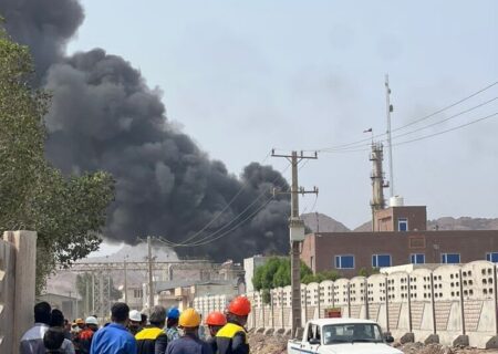 حضور دادستان مرکز استان هرمزگان در محل حادثه آتش‌سوزی پالایشگاه نفت آفتاب بندرعباس