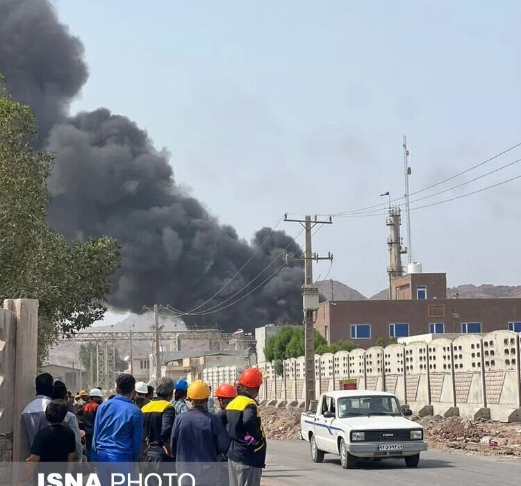 حضور دادستان مرکز استان هرمزگان در محل حادثه آتشسوزی پالایشگاه نفت آفتاب بندرعباس