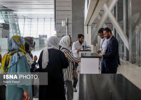 مدیرعامل شرکت توسعه و مدیریت بنادر و فرودگاه‌های کیش خبرداد
                                سفر بیش از ۱۸ هزار گردشگر در هفته نخست جشنواره تابستانی کیش