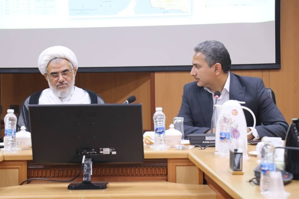 نماینده ولی فقیه در استان هرمزگان:
                                سهم مشارکت مردم در سرمایه‌گذاری‌های هرمزگان باید افزایش پیدا کند