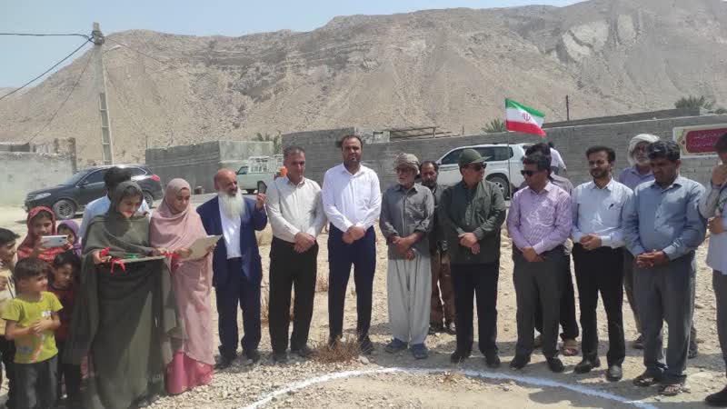 کلنگ ۶ سالن ورزشی دانش آموزی در بخش مرکزی شهرستان بستک به زمین زده شد