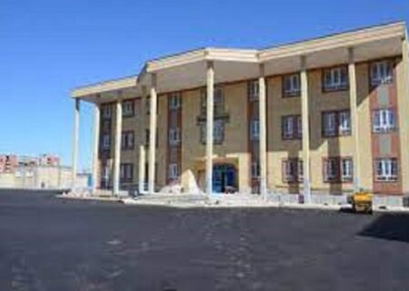 یک مسئول خبر داد:
                                بیش از ۱۰۰۰ کلاس درس در هرمزگان در حال احداث است