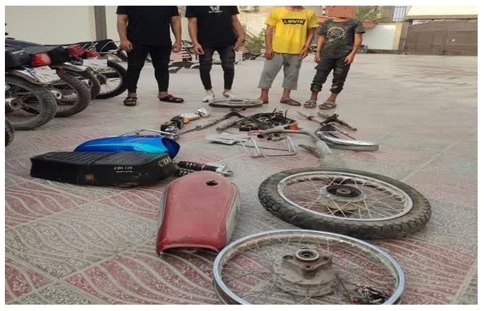 انهدام باند سارقان موتور سیکلت و قطعات خودرو در بندرلنگه