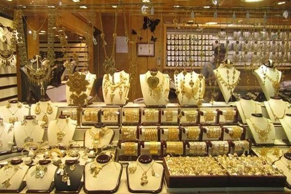 دستبند پلیس بر دستان سارق طلاجات منزل در هرمزگان