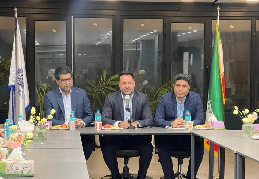 رئیس کانون وکلای دادگستری استان هرمزگان:
                                گسترش عدالت اجتماعی در گرو استقلال خبرنگاران و وکلا است