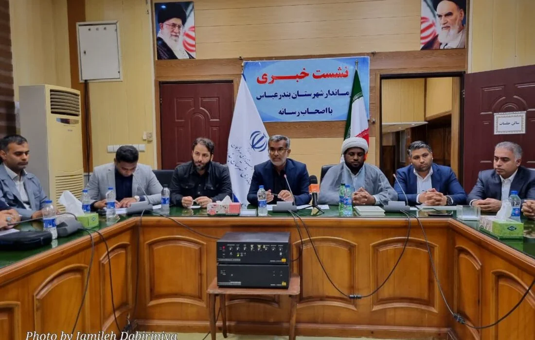 عرضه بنزین آزاد در ۴ جایگاه بصورت بیست و چهار ساعته / ۲۲۹ پروژه در بندرعباس کلنگ زنی و افتتاح می شود/ کسب رتبه اول نهضت ملی مسکن در کشور توسط هرمزگان