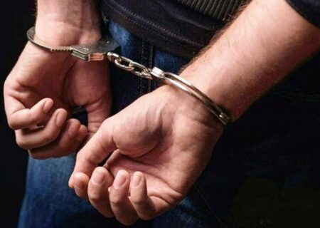 فرمانده مرزبانی استان هرمزگان خبر داد:
                                دستگیری سرباند قاچاق سوخت در هرمزگان با گردش حساب ۱۷۵ میلیاردی