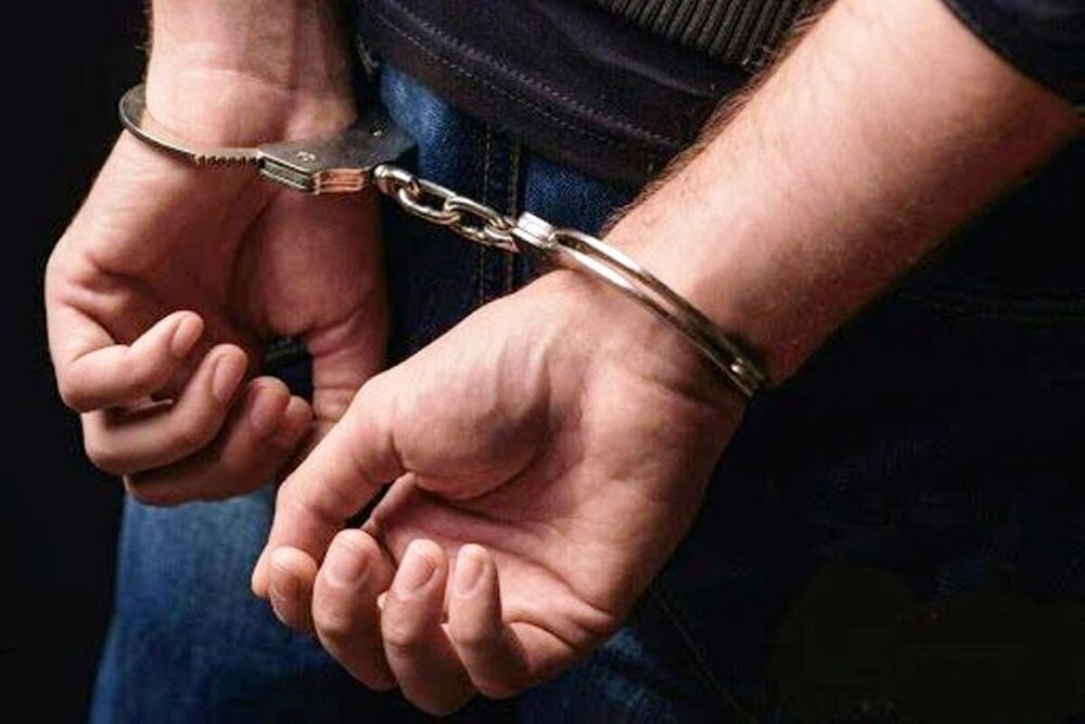 فرمانده مرزبانی استان هرمزگان خبر داد:
                                دستگیری سرباند قاچاق سوخت در هرمزگان با گردش حساب ۱۷۵ میلیاردی
