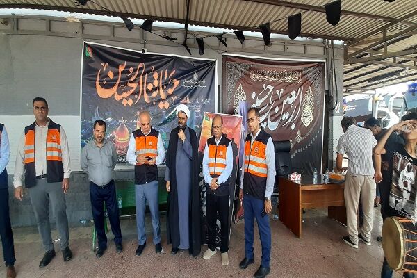 مراسم بدرقه زائرین اربعین در محل پایانه مسافربری خلیج فارس