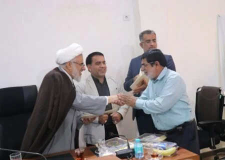 نماینده ولی فقیه در استان هرمزگان:
                                رسالت آزادگان انقلاب انتقال پیام شهدا به نسل آینده است
