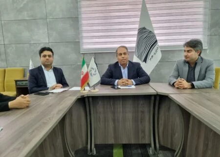 نیاز به الگو سازی در استان داریم /دفاتر پارک دیگر پاسخگوی متقاضیان نیست / هدف شرکت های دانش بنیان اشتغال نیست بلکه تبدیل دانش به ثروت است / تجهیز هوشمند سازی خودرو خودران نیازمند ۳ میلیارد تومان اعتبار