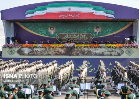 آغاز هفته دفاع مقدس
                                مراسم رژه نیروهای مسلح در تهران آغاز شد