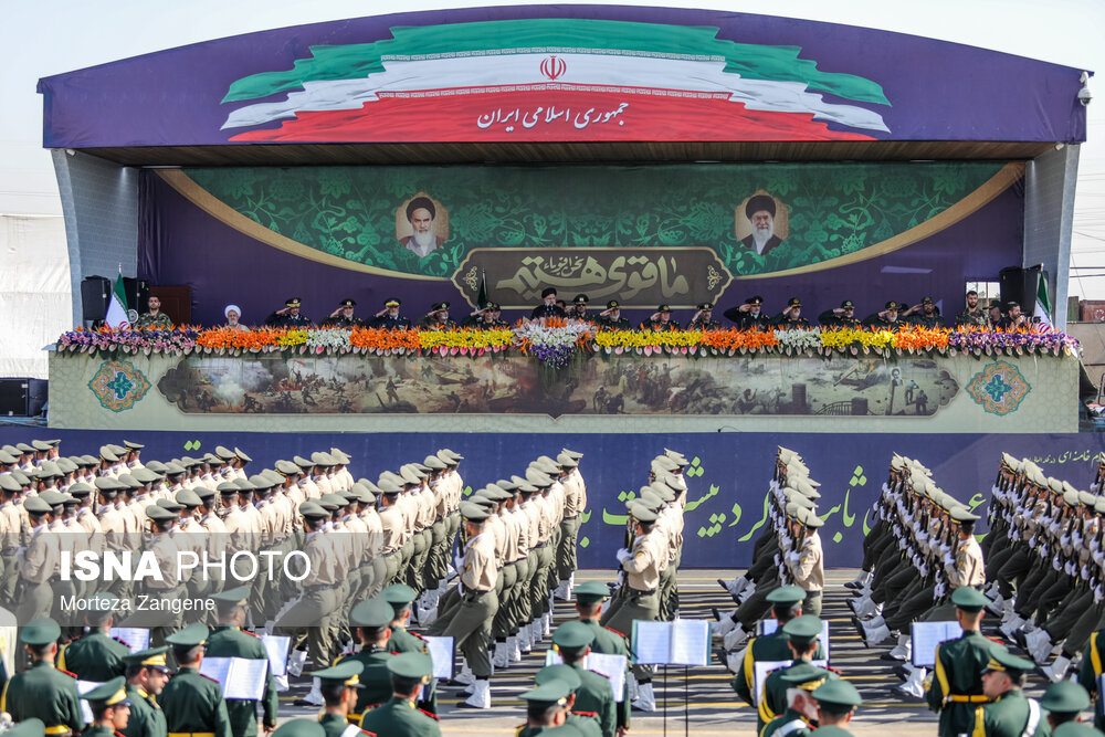 آغاز هفته دفاع مقدس
                                مراسم رژه نیروهای مسلح در تهران آغاز شد