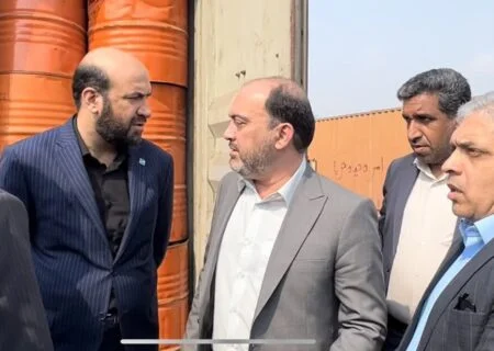 اختیارات ترخیص ۱۵ هزار کانتینر در بندر شهید رجایی به استاندار هرمزگان واگذار شد