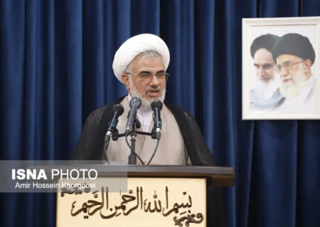امام جمعه بندرعباس تاکید کرد
                                لزوم ارتقای دانش آتش نشانان