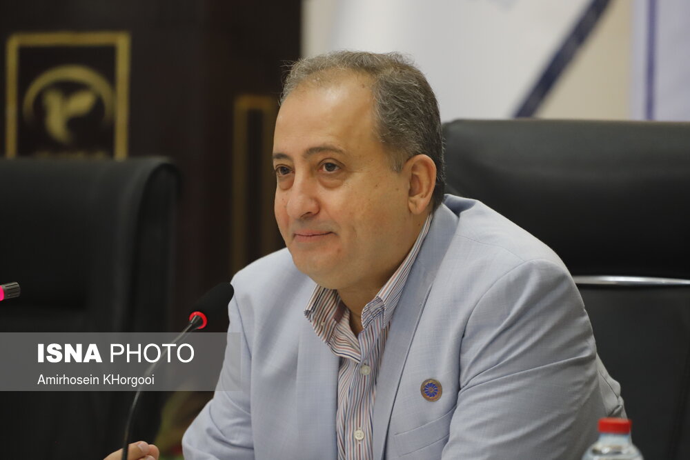 رئیس اتاق بازرگانی، صنایع، معادن و کشاورزی هرمزگان:
                                به دنبال توسعه فعالیت اقتصادی هرمزگان هستیم