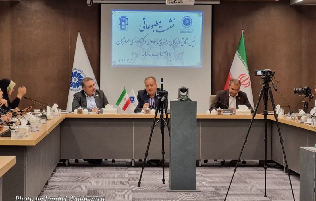 مراحل مطالعاتی طرح توسعه هرمز در حال انجام است  / معادن بزرگ استان کارت های بازرگانی خارج از استان دارند / ساخت درمانگاه تخصصی بازرگانان هرمزگان در دستور کار است  / برگزاری همایش گرمسیری و خرما در زمستان