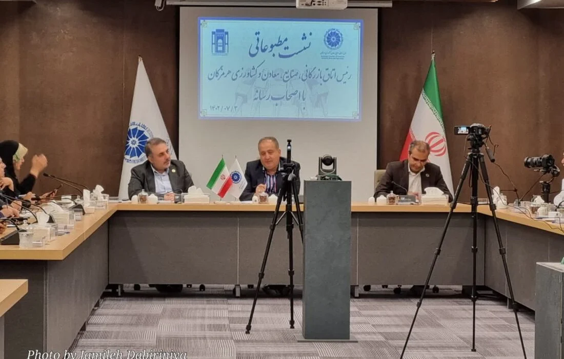 مراحل مطالعاتی طرح توسعه هرمز در حال انجام است / معادن بزرگ استان کارت های بازرگانی خارج از استان دارند / ساخت درمانگاه تخصصی بازرگانان هرمزگان در دستور کار است / برگزاری همایش گرمسیری و خرما در زمستان